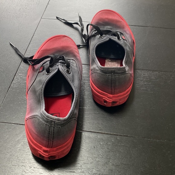 Vans Sneakers. Unisex. Mens 8/Womens 9.5. Black to Red - Picture 3 of 7